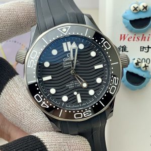 Alternative view of OR Factory is set to launch a new chapter in re-creating legendary timepieces. This cutting-edge Omega Seamaster 300M series watch is crafted from imported 316L stainless steel, featuring a bezel made of Korean high-density ceramic adorned with white enamel diving scales.The dial, also crafted from polished ceramic, features laser-engraved wave patterns. The 42mm case boasts a finely brushed finish. ⚠️ The steel bracelet undergoes meticulous hand-polishing, grain by grain. As the first on the market to achieve authenticity, it features chamfered edges on the back, enabling interchangeability with genuine bracelets. The fluoro-rubber strap offers a smooth, substantial feel, and the lugs are compatible with both steel and rubber straps.⚠️ The sapphire crystal is produced using the Verneuil process (also known as flame fusion). With a Mohs hardness rating of 9, it ensures exceptional clarity at all times. ⚠️ Powered by an exclusively developed and customized replica 8800 integrated movement, tested for months to ensure stable quality.      Forged through adversity, crafted with dedication—dedicated to watch enthusiasts.          OR